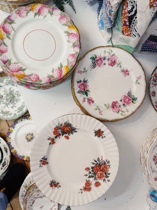 GOAT Vintage Classic Floral Dinner Plate Hardgoods - Vintage, Y2K and Upcycled Apparel